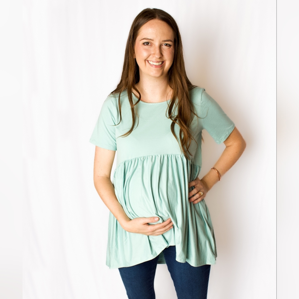 Maternity Friendly Green Top NWT Short Sleeve